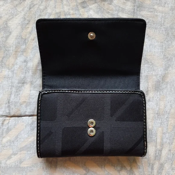 Nine & Co geometric print wallet. - Picture 2 of 12